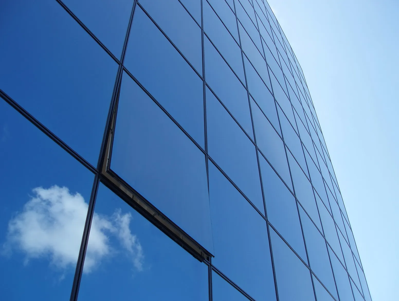 glass-curtain-wall-detail glass-curtain-wall-detail